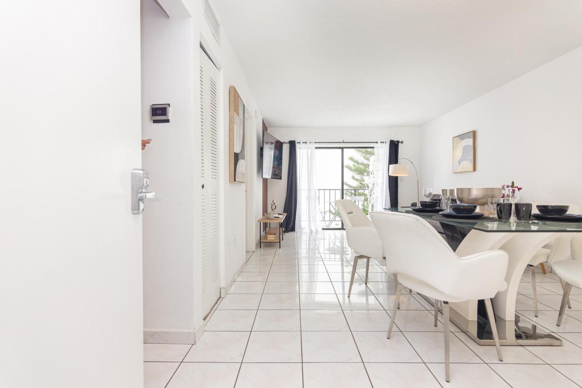 One Bedroom Apartment - With Parking & Balcony - Heart Of Wynwood Miami Kültér fotó