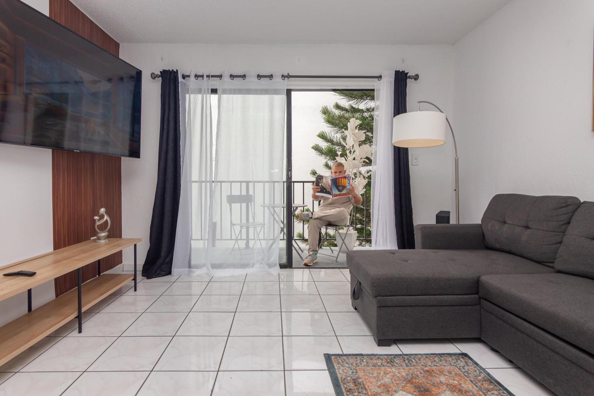 One Bedroom Apartment - With Parking & Balcony - Heart Of Wynwood Miami Kültér fotó