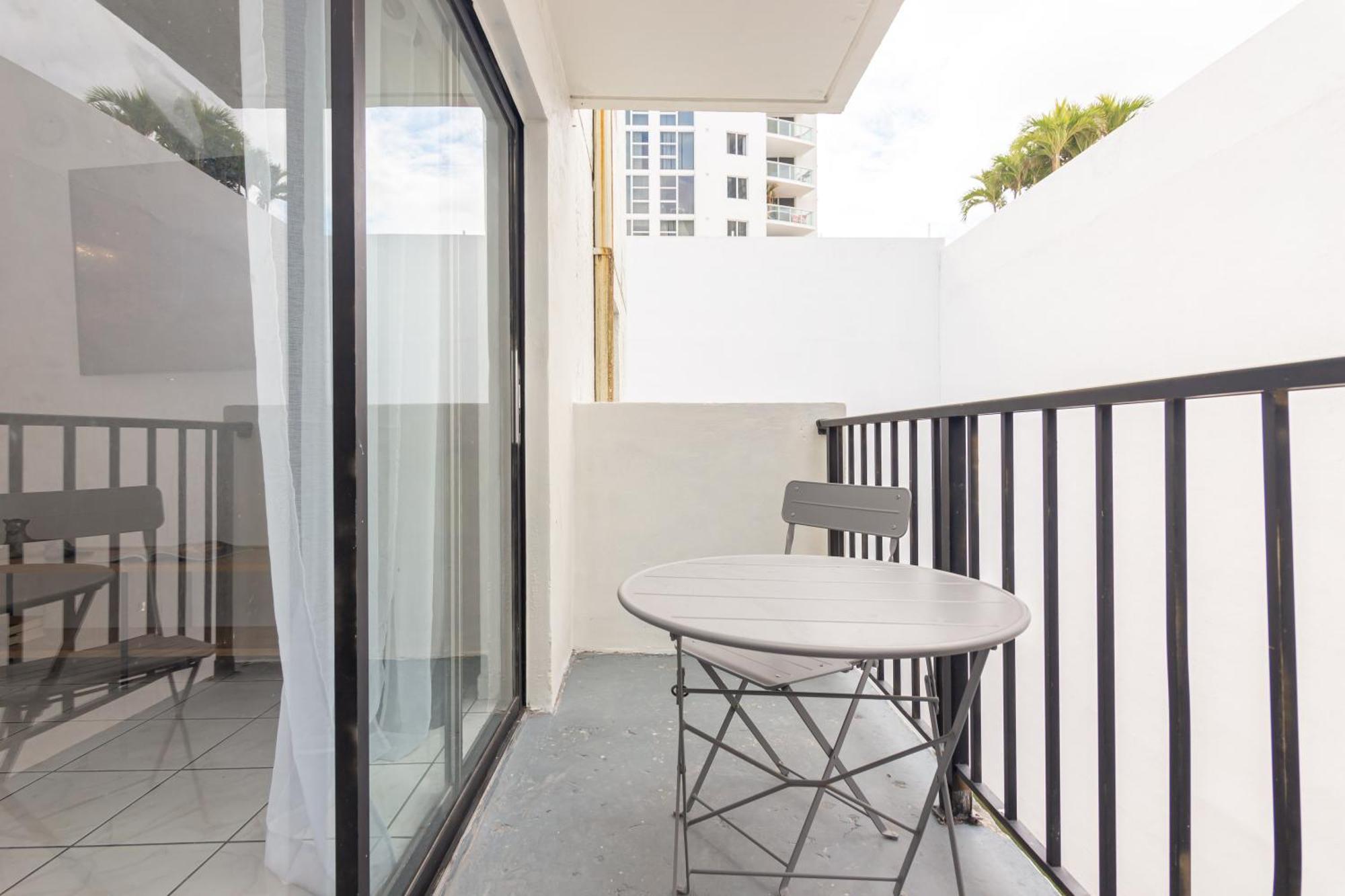 One Bedroom Apartment - With Parking & Balcony - Heart Of Wynwood Miami Kültér fotó
